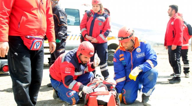 Deprem tatbikatında renkli görüntüler