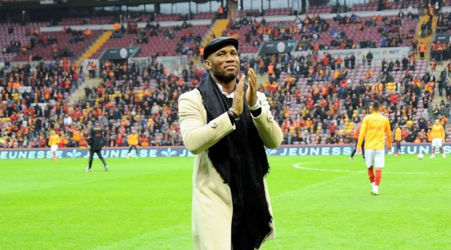 Didier Drogba'ya plaket verildi