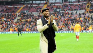 Didier Drogba'ya plaket verildi