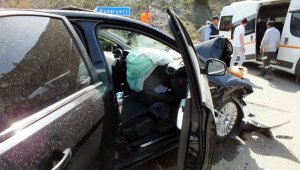 Diyaliz hastalarını taşıyan minibüs ile otomobil çarpıştı: 5 yaralı