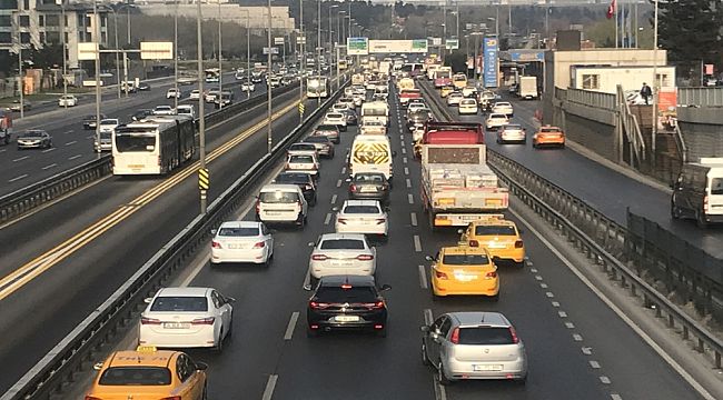 E-5 karayolunda kapalı yollar nedeniyle trafik yoğunluğu oluştu