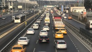 E-5 karayolunda kapalı yollar nedeniyle trafik yoğunluğu oluştu