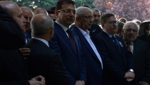 Ekrem İmamoğlu Turgut Özal'ın anma törenine katıldı
