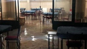 Elazığ'da 4 ev ve 1 iş yerini su bastı