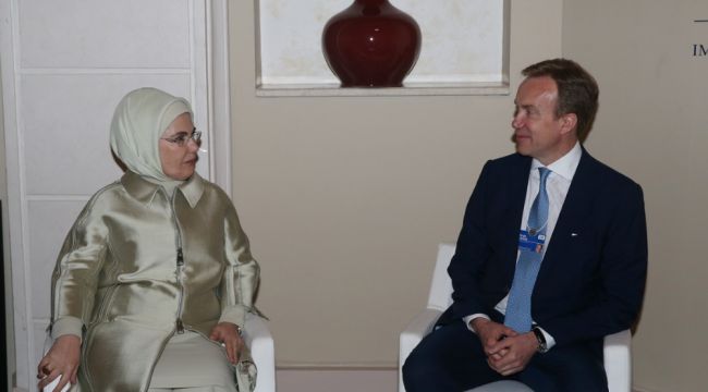 Emine Erdoğan Dünya Ekonomik Forumu Başkanı ile görüştü