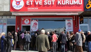 Erzincan'da ucuz et kuyruğu
