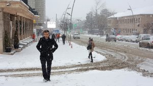 Erzurum'da karlı 1 Nisan şakası