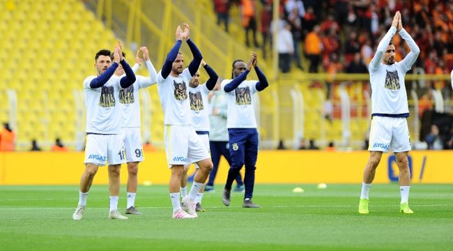 Fenerbahçeli futbolcular sahaya 'Can Bartu' ile çıktı