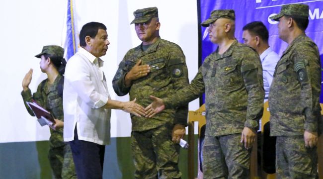 Filipinler Devlet Başkanı Duterte'den DEAŞ açıklaması