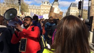Fransa'da yüzlerce öğretmen grev yaptı