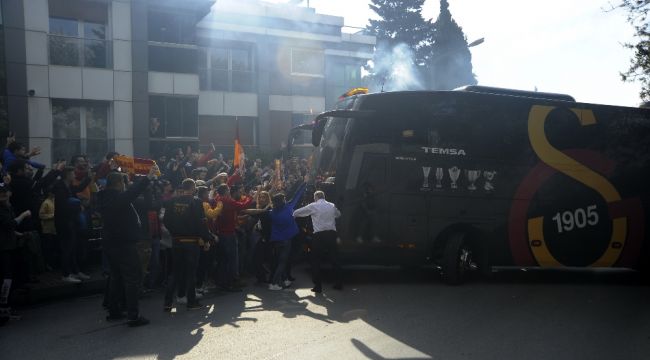 Galatasaray, Kadıköy'e hareket etti