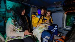 Gökçeada'da küçük kız helikopterle hastaneye ulaştırıldı
