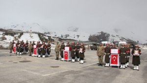 Hakkari'de şehitler için tören düzenlendi