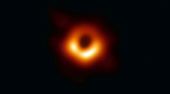 İlk kara delik fotoğrafı yayınlandı 
