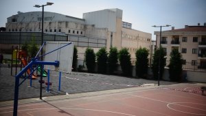 İlkokulun yanındaki parkta korkutan olay