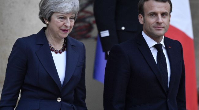 İngiltere Başbakanı May, Fransa Cumhurbaşkanı Macron ile görüştü