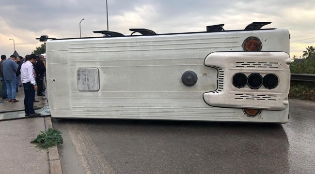İşçileri taşıyan midibüs devrildi: 6 yaralı