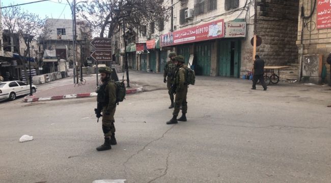 İsrail güçleri bayram kutlamaları için El Halil'in ana caddesini Filistinlilere kapattı