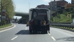 İstanbul'da 8 patenli gencin tehlikeli yolculuğu kamerada