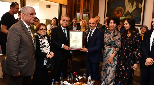 İzmir Büyükşehir Belediye Başkanı Tunç Soyer göreve başladı