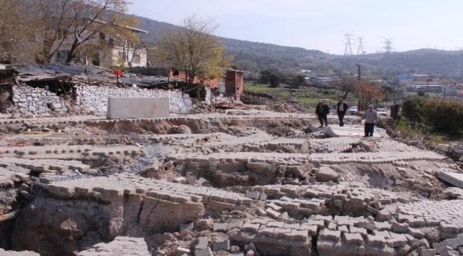 İzmir'de heyelan bölgesinde bekleyiş sürüyor