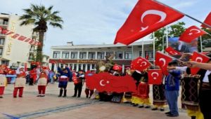 İzmir'in ilçelerini bayram coşkusu sardı