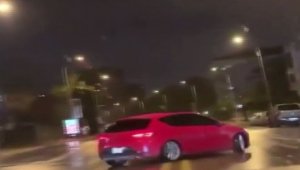 Kadıköy'de drift yapan trafik magandası kamerada