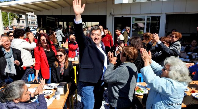 Kadınlardan Başkan Oran'a sevgi gösterisi