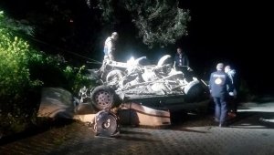 Kahramanmaraş'ta otomobil direğe çarptı: 1 ölü, 3 yaralı