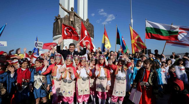 Karşıyaka Çocuk Şenliği'ne muhteşem açılış!