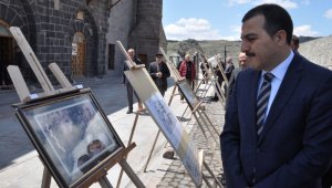 Katliamın belgeleri Kars Ulu Cami'de sergileniyor