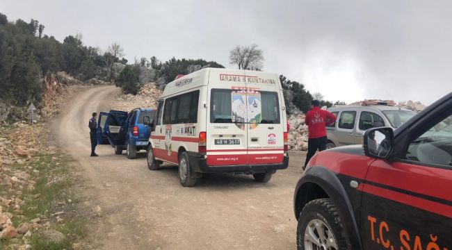 Kayalıklara düşen paraşüt pilotu ve yabancı yolcu öldü