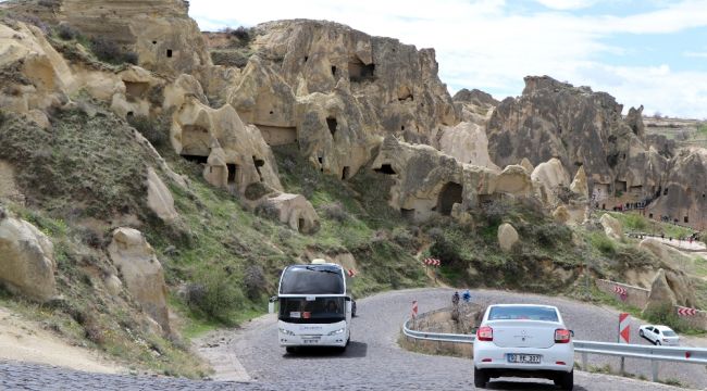 Kilisenin yıkılma tehlikesi nedeniyle Göreme-Ürgüp yolu trafiğe kapatılıyor