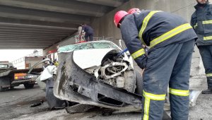 Kontrolden çıkan otomobil önce araca, sonra duvara çarptı: 1 ölü, 1 yaralı