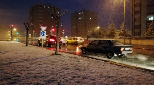 Konya'da Nisan ayında kar yağışı