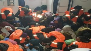 Kuşadası'nda 54 kaçak göçmen yakalandı