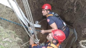 Kuyuya düşen inek, itfaiye ekipleri tarafından kurtarıldı