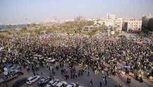 Libyalılar Hafter'in saldırısına karşı sokağa çıktı