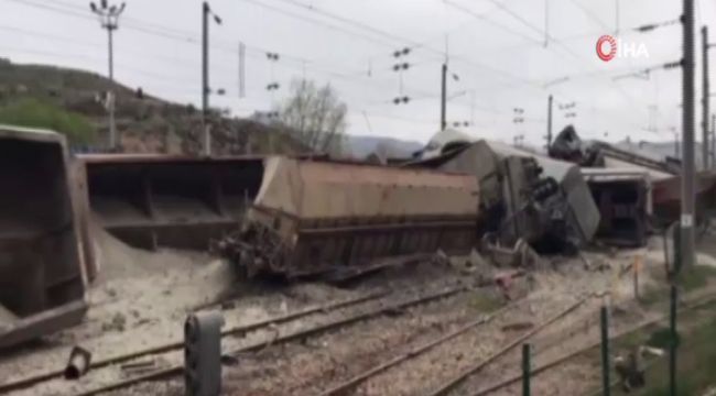 Malatya'da yük treni devrildi: 2 yaralı