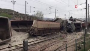 Malatya'da yük treni devrildi: 2 yaralı