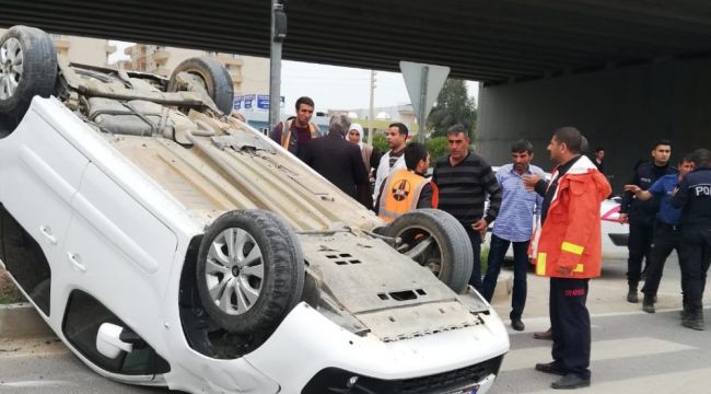 Mardin'de bir araçla çarpışan otomobil takla attı: 3 yaralı