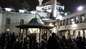 Miraç Kandili'nde vatandaşlar Eyüpsultan Camii'ne akın etti