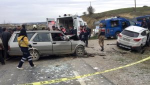 Nişanlısıyla tartışan sürücü felakete yol açtı: 2 ölü