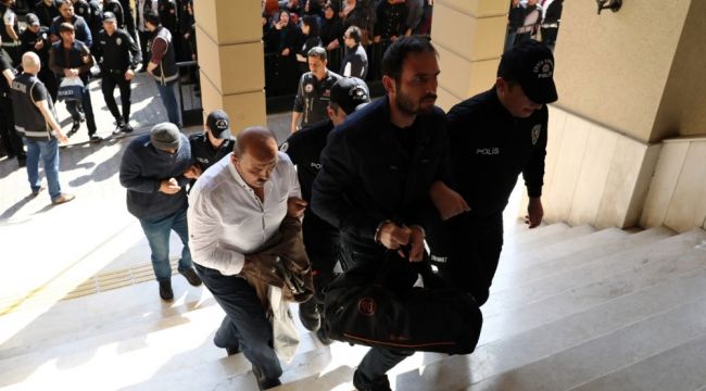 Operasyonda gözaltına alınan 58 polis adliyeye sevk edildi