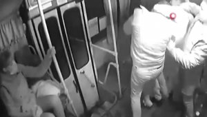 Otobüste kadınları öldüresiye dövdüler
