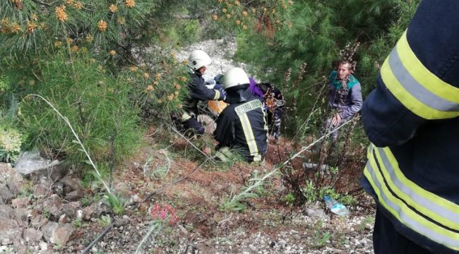 Otomobil 25 metreden dereye uçtu: 2 yaralı