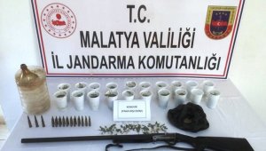 Pet bardakta yasa dışı kenevir yetiştirdi