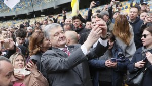 Poroşenko'nun halk önünde tartışmaya davet ettiği Zelenskiy gelmedi