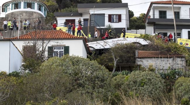 Portekiz'de otobüs devrildi :28 kişi öldü