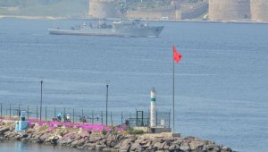 Rus Donanmasına ait arızalı gemi boğazdan geçti